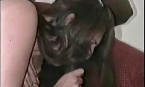 Aku masuk ke semua lubang dalam kesan menonton video lucah muda.