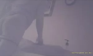 Watch kartun lucah dia auntet menggoda dia berusia 18 tahun, cucu, ketika dia mengambil mandi.