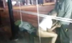 Ibu sibuk dan untuk berkongsi dengan lucah seksi lelaki itu