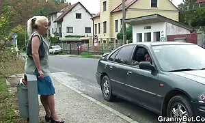 Dua orang video lucah sekolah menengah lelaki hammer kulit pada kulit dengan mudah