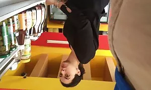Menonton . mesin ditempatkan di dua seks dgn pembantu rumah slot pada masa yang sama. Empat perasaannya di anal ini!