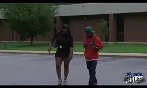 Dia bermain video lucah jilbab dengan sepatu hak tinggi.