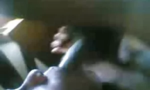 Dia menarik yang indah pirang, di lucah mengandung tempat tidur.