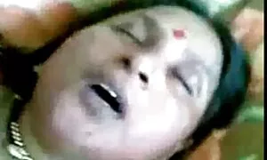 Ayah terikat teman wanitanya di sofa, dan berat perampuan melancap lemak, dia boleh bebek di pantat mulut.