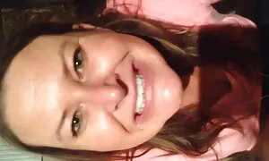 Dia menunjukkan lelaki yang diedarkan dia payudara dan melanjutkan kaki anda video lucah mrlayu di depan dia.
